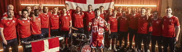 [DK=20240524: Sang til EURO 2024 i Tyskland - Herrelandsholdet synger med Malte Ebert] [UK=20240524: Song for EURO 2024 - Denmark Nationalteam sings with Malte Ebert]